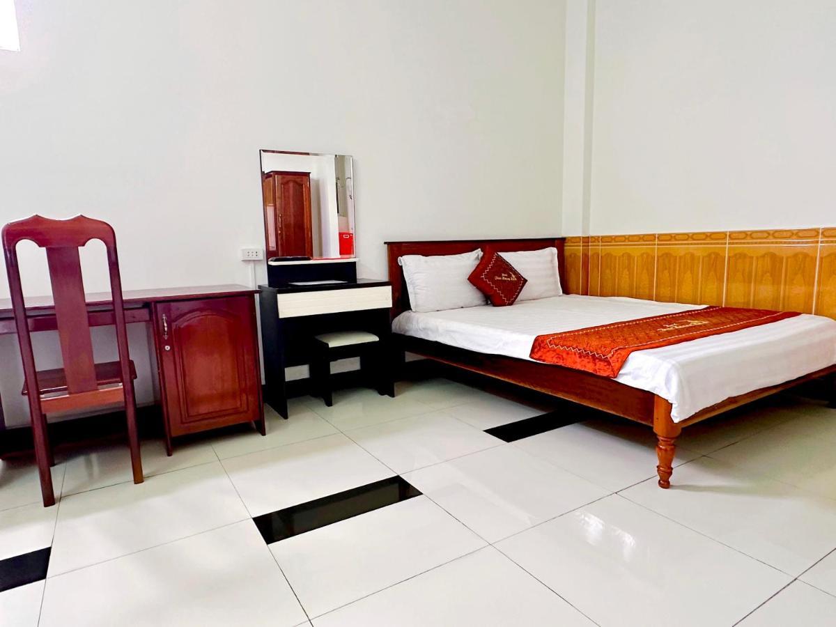 Truc Hoang Ha Hotel Kon Tum Exterior photo