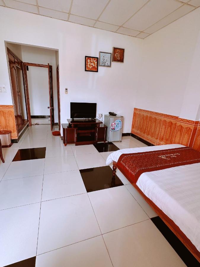 Truc Hoang Ha Hotel Kon Tum Exterior photo