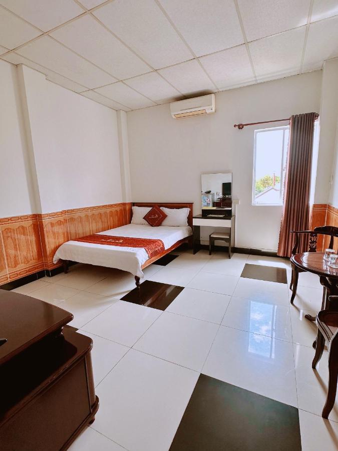 Truc Hoang Ha Hotel Kon Tum Exterior photo