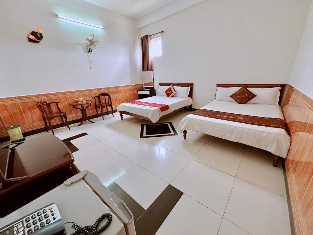 Truc Hoang Ha Hotel Kon Tum Exterior photo