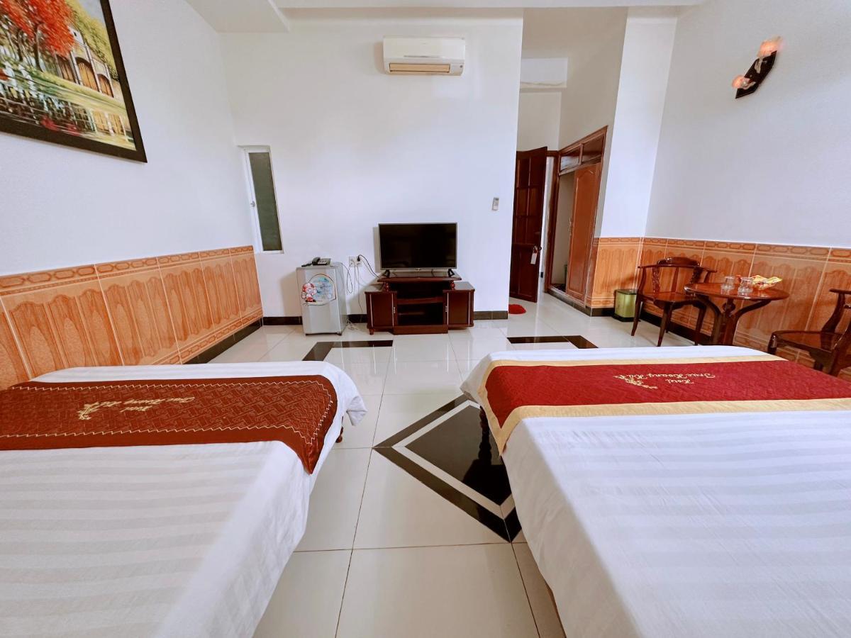 Truc Hoang Ha Hotel Kon Tum Exterior photo