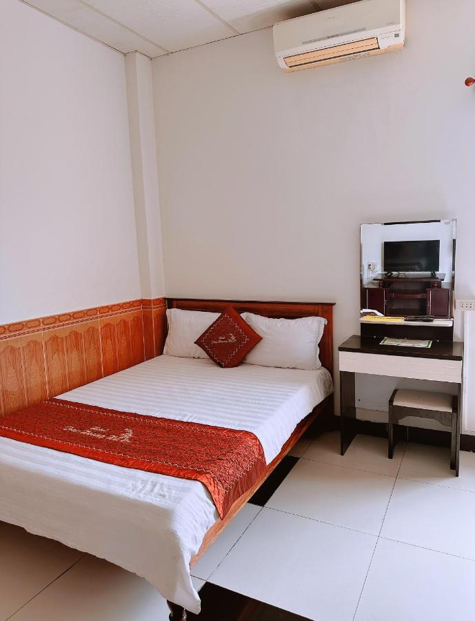 Truc Hoang Ha Hotel Kon Tum Exterior photo