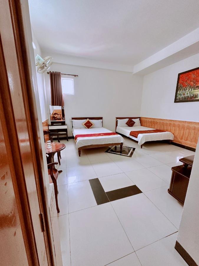 Truc Hoang Ha Hotel Kon Tum Exterior photo
