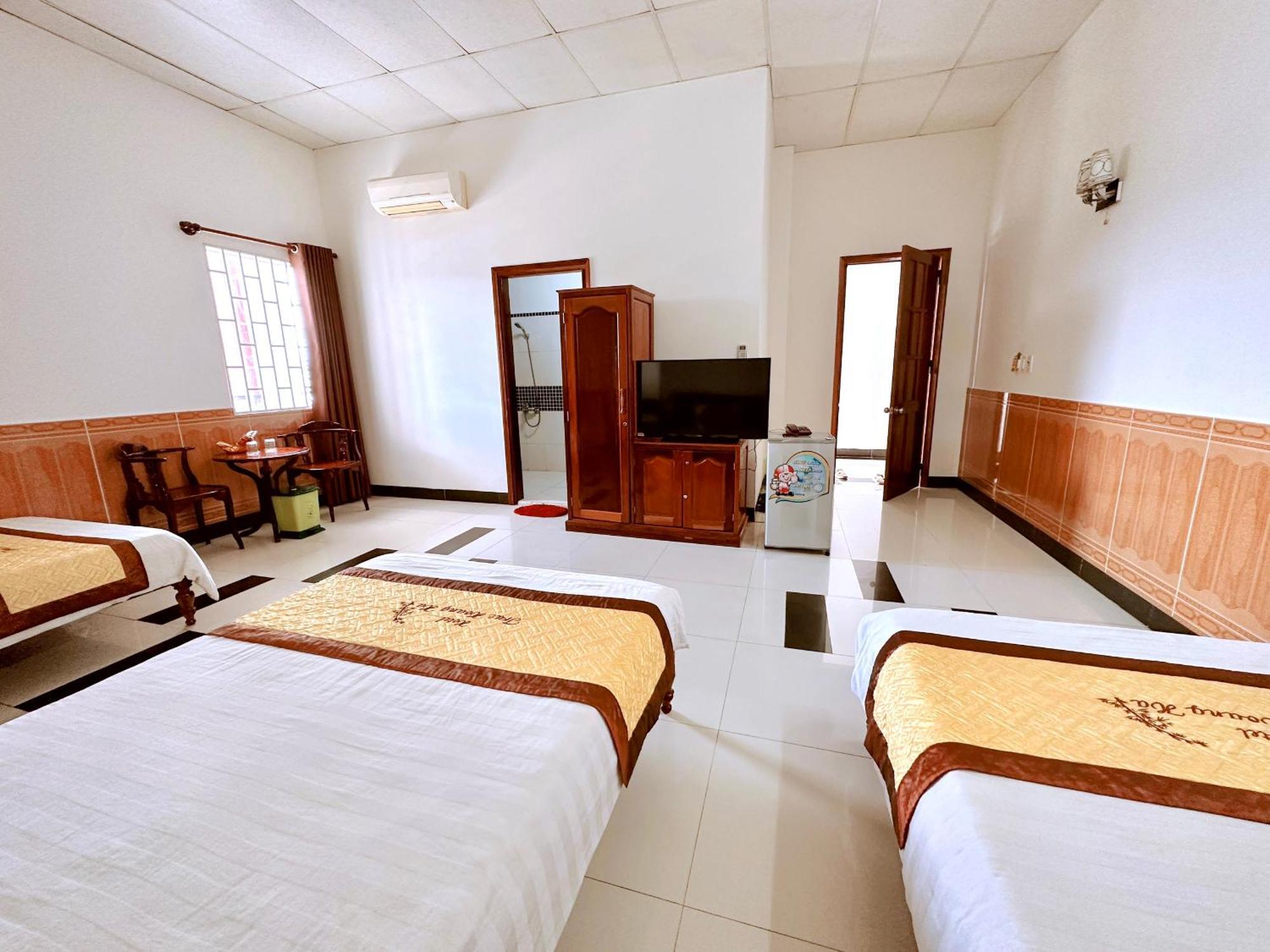 Truc Hoang Ha Hotel Kon Tum Exterior photo