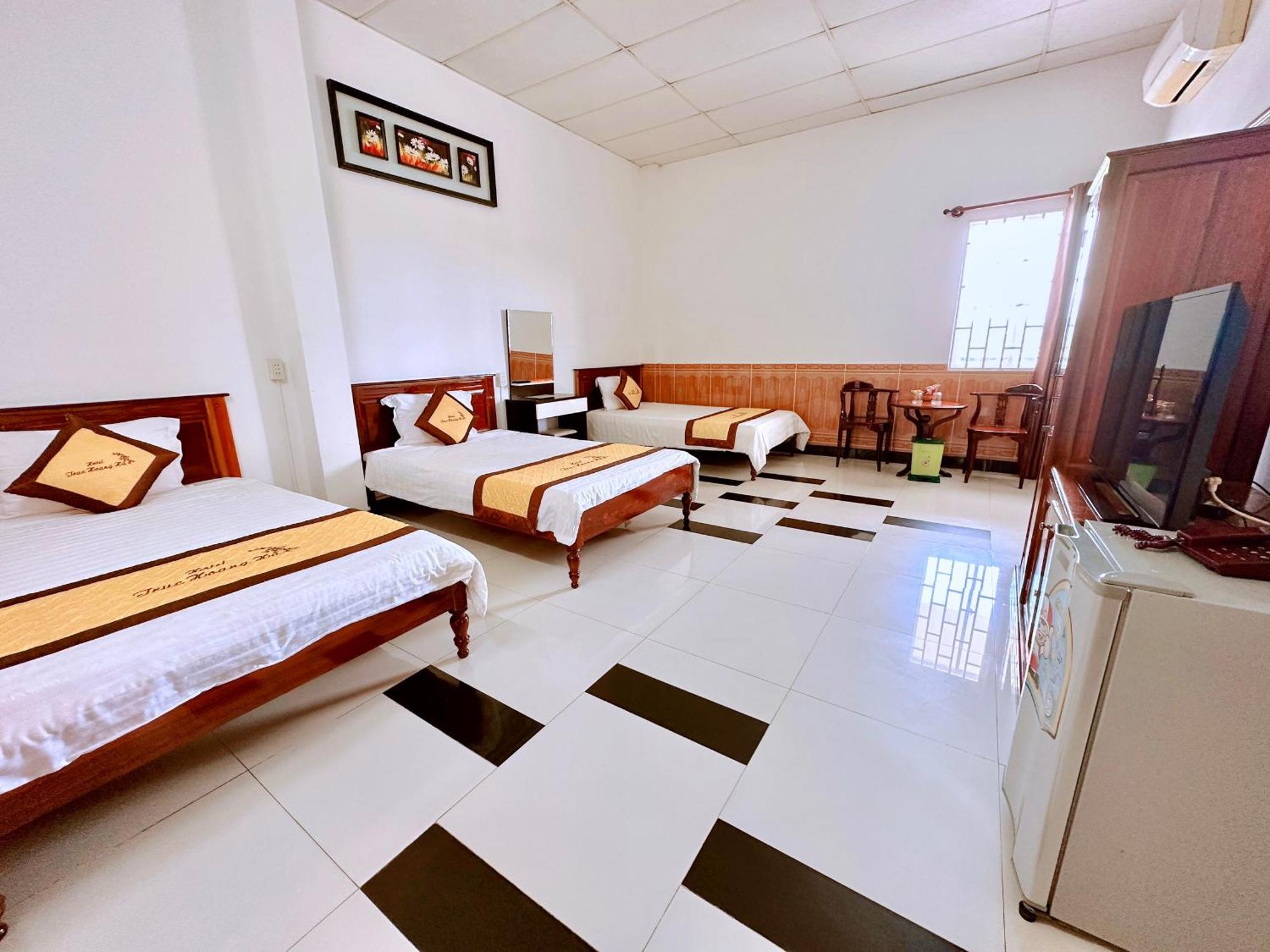 Truc Hoang Ha Hotel Kon Tum Exterior photo