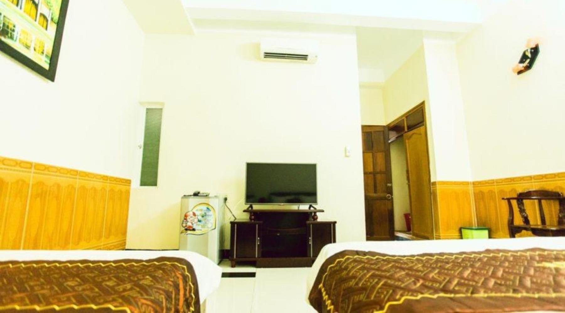 Truc Hoang Ha Hotel Kon Tum Exterior photo