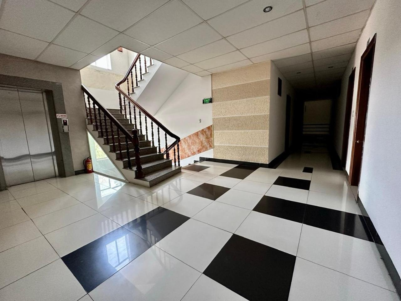 Truc Hoang Ha Hotel Kon Tum Exterior photo