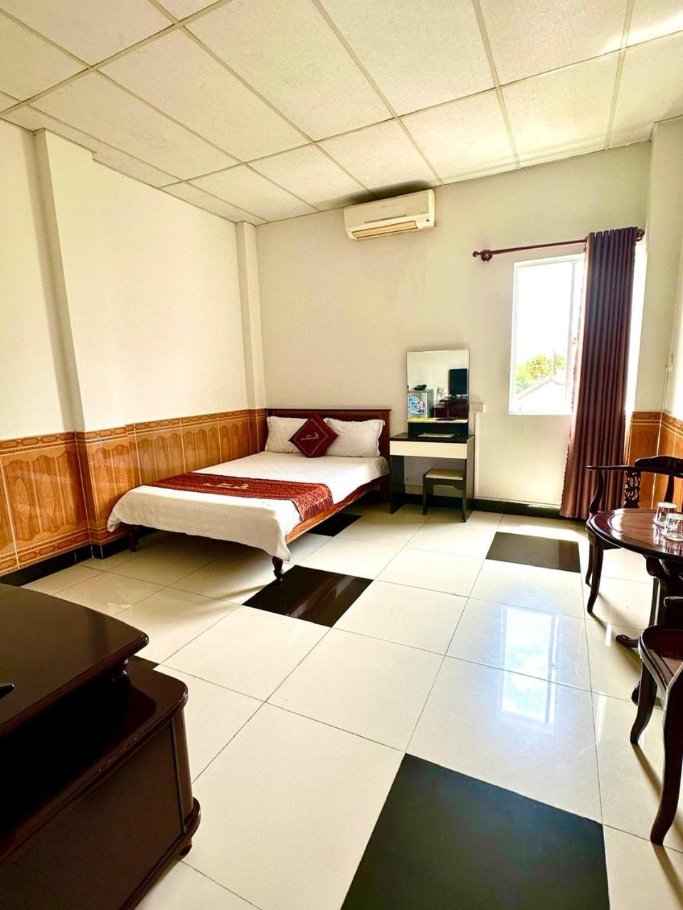 Truc Hoang Ha Hotel Kon Tum Exterior photo