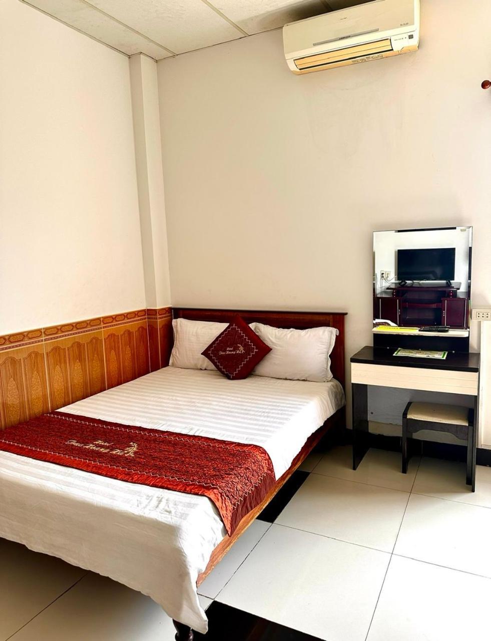 Truc Hoang Ha Hotel Kon Tum Exterior photo